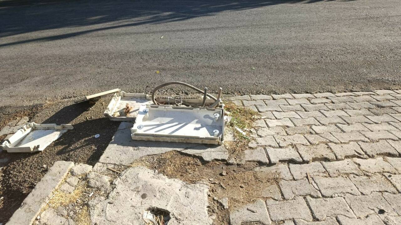 Adıyaman’ın Kahta ilçesi Fatih Mahallesi Atatürk Caddesi üzerinde bulunan bir