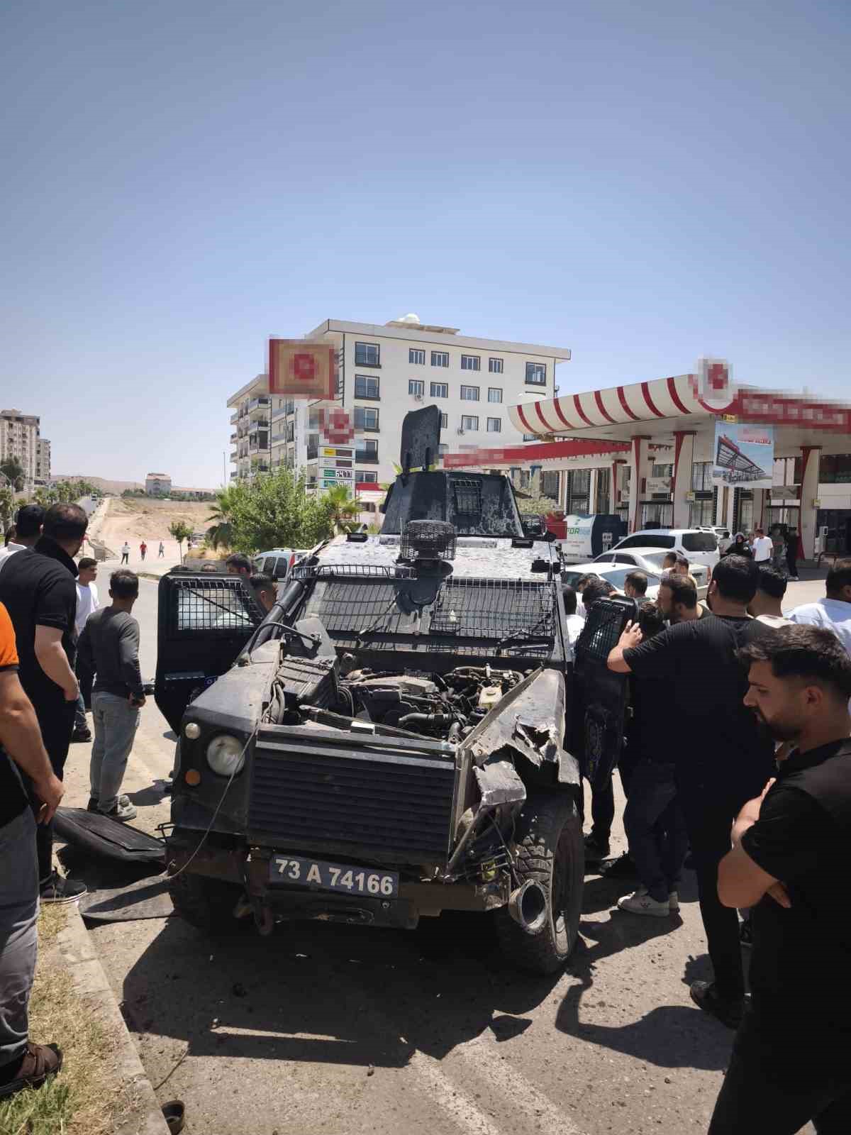 Şırnak’ın Cizre ilçesinde kontrolden çıkarak takla atan polis aracındaki 2