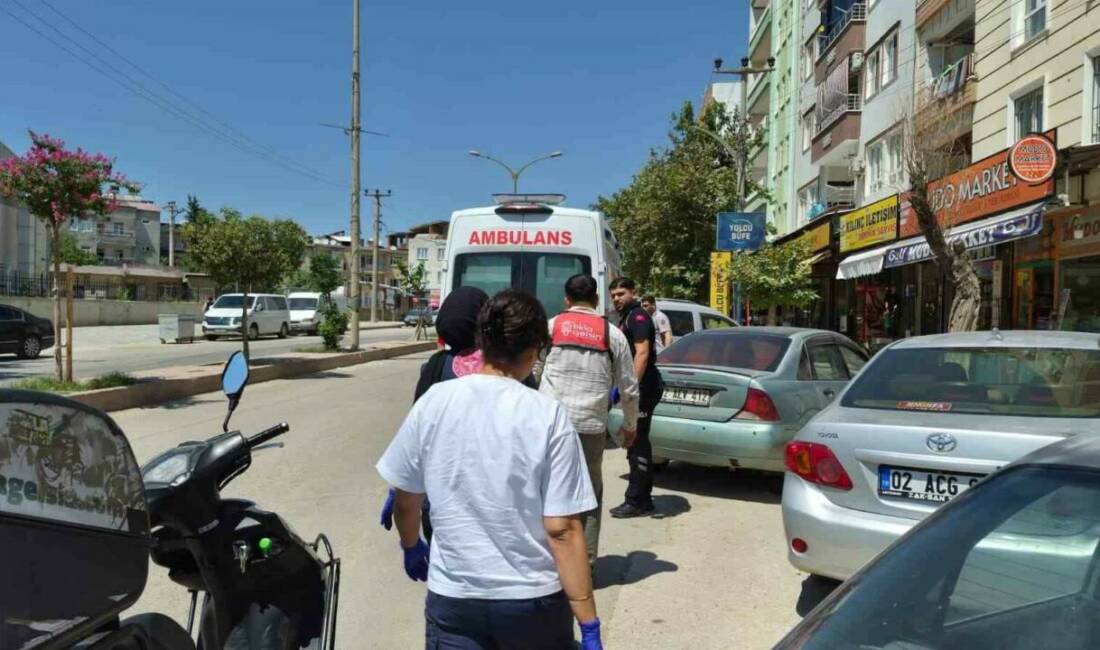 Rögar kapağı çevresindeki çukur kazaya neden oldu: 1 yaralı Adıyaman’da rögar kapağı çevresinde oluşan çukur nedeniyle kontrolden çıkan motosikletin