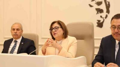 Gaziantep Büyükşehir Belediye Başkanı Fatma Şahin, Şehitkamil ilçesindeki muhtarlarla bir