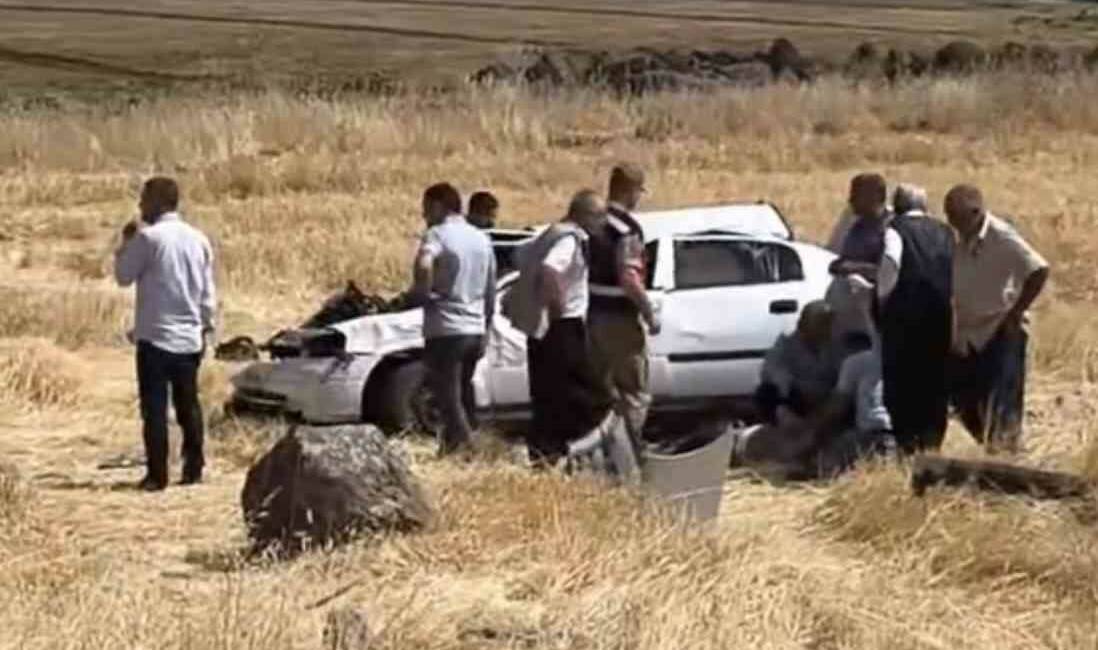 Şanlıurfa’da şarampole devrilen otomobil takla attı: 2 yaralı Şanlıurfa’nın Siverek ilçesinde kontrolden çıkarak şarampole devrilen otomobilin takla atması