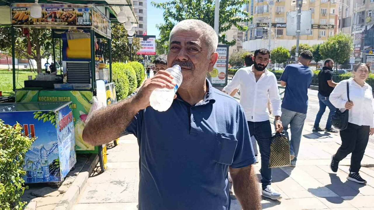 Türkiye’nin en sıcak kentlerinden biri olan Şanlıurfa’da termometreler 48 dereceyi
