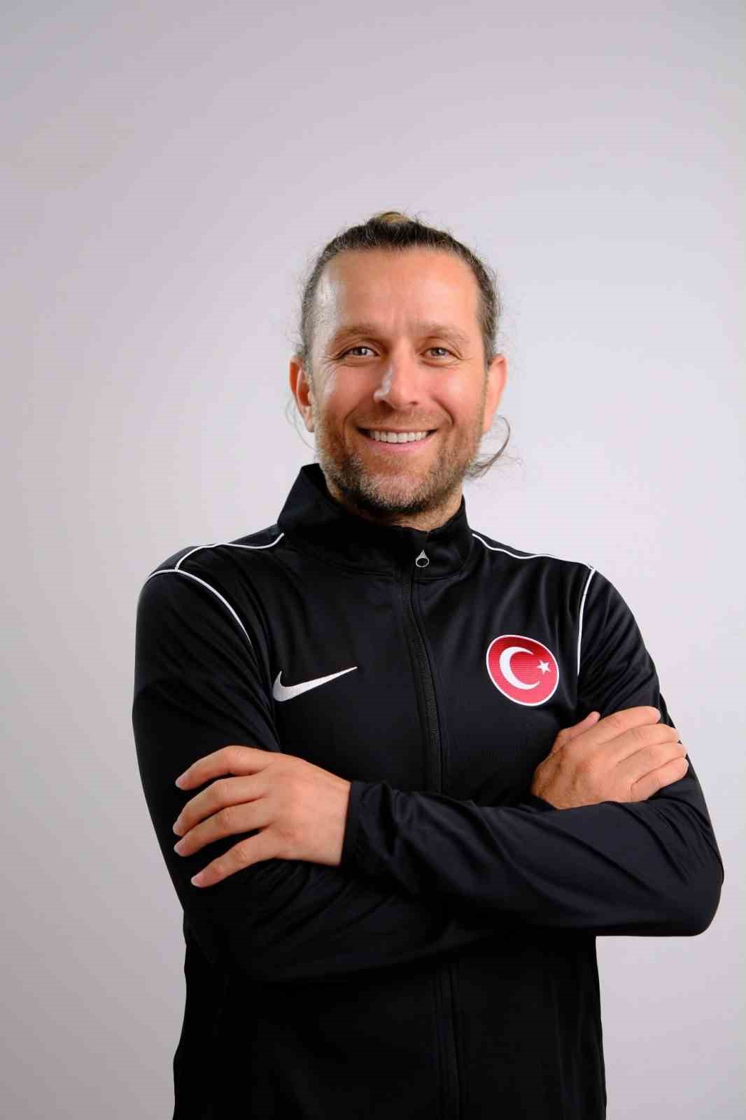 Türkiye Taekwondo Federasyonu bünyesinde uzun yıllar milli takım antrenörü olarak