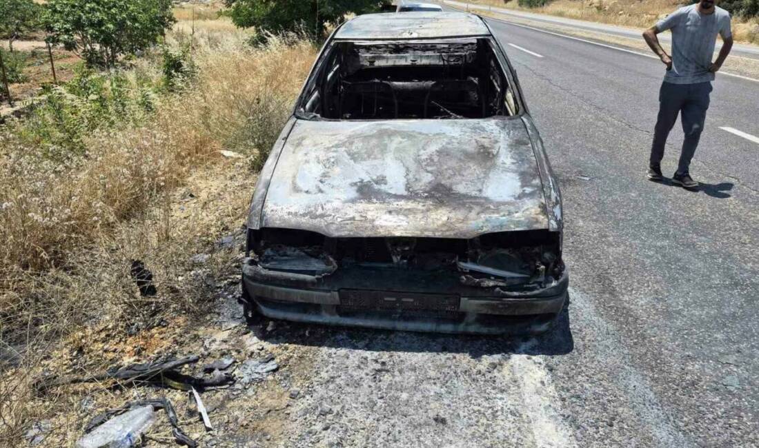 Seyir halindeki otomobil alev aldı Gaziantep’in Yavuzeli ilçesinde seyir halindeki otomobil yanarak kullanılamaz hale geldi.