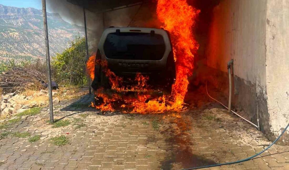 Siirt’in Pervari ilçesinde park halindeki araçtan çıkan yangın eve sıçradı.