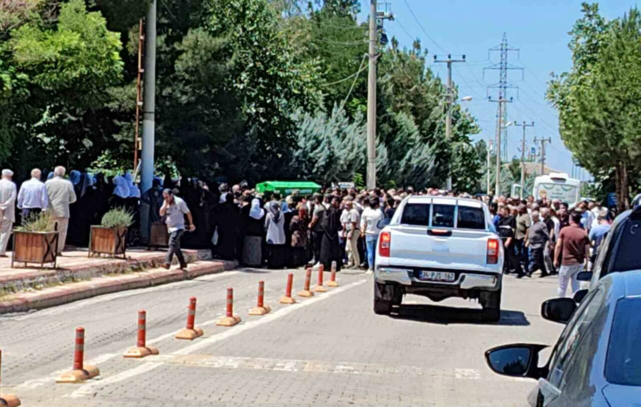 Batman’da Çamlıca Mahallesi Asri Mezarlığı’nda dün meydana gelen silahlı saldırıda