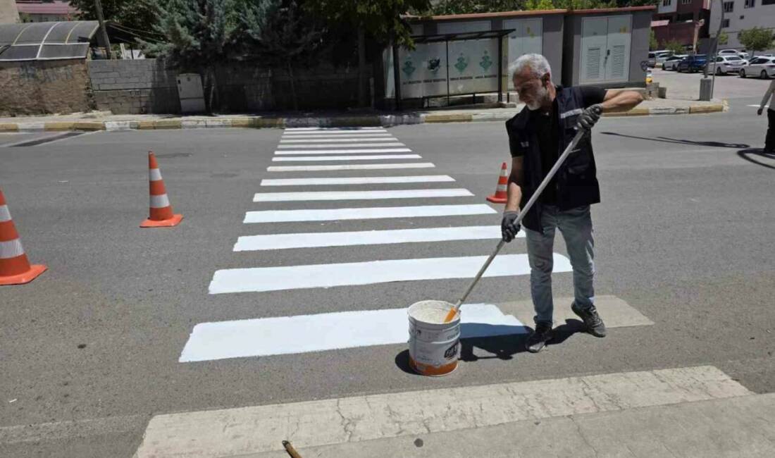 Şırnak Belediyesi zabıta ekipleri, okul önleri başta olmak üzere kent