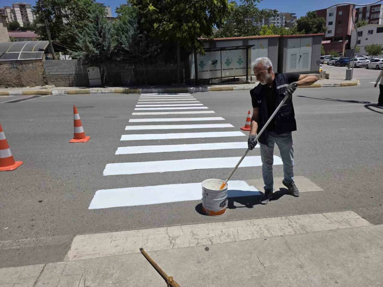 Şırnak Belediyesi zabıta ekipleri, okul önleri başta olmak üzere kent