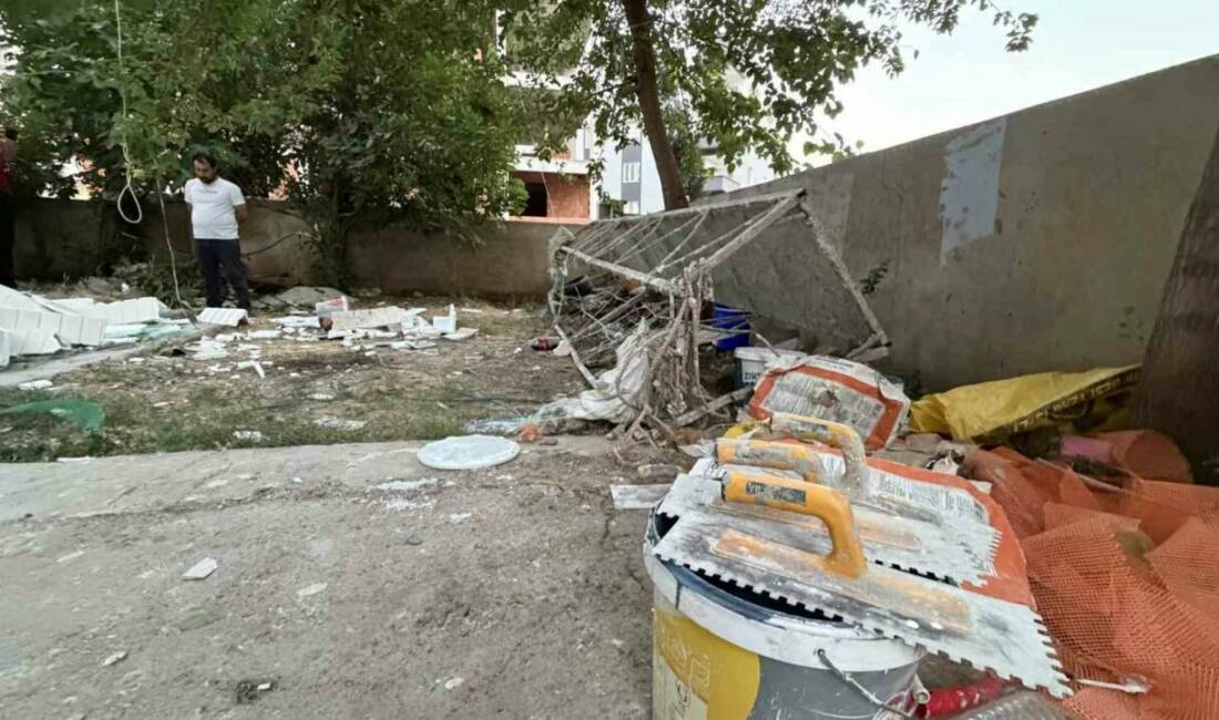Siverek’te inşaat asansörünün halatı koptu: 2 işçi hayatını kaybetti Şanlıurfa’nın Siverek ilçesinde bir binanın dış cephesinde boya yapan işçileri