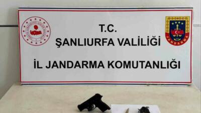 Şanlıurfa’nın Suruç ilçesinde jandarma ekipleri tarafından durdurulan 2 şüpheli şahsın