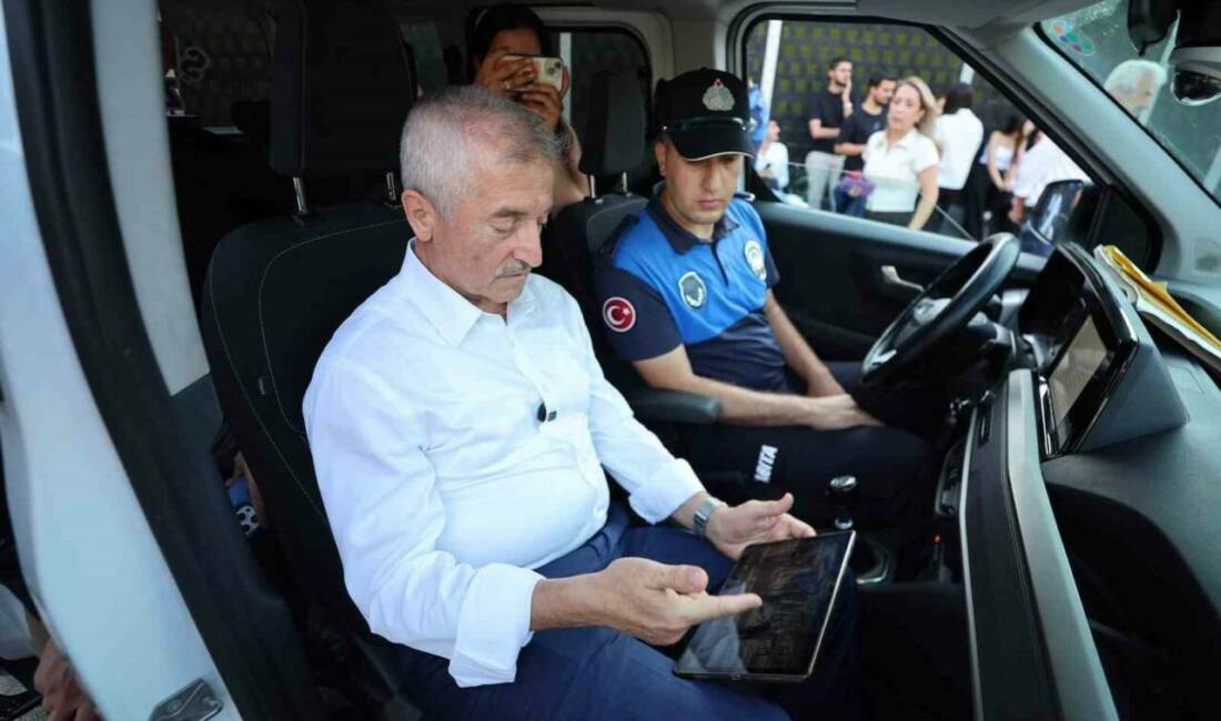 Şahinbey Belediye Başkanı Mehmet Tahmazoğlu, zabıta ekipleriyle birlikte parklarda çevre