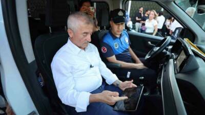 Şahinbey Belediye Başkanı Mehmet Tahmazoğlu, zabıta ekipleriyle birlikte parklarda çevre