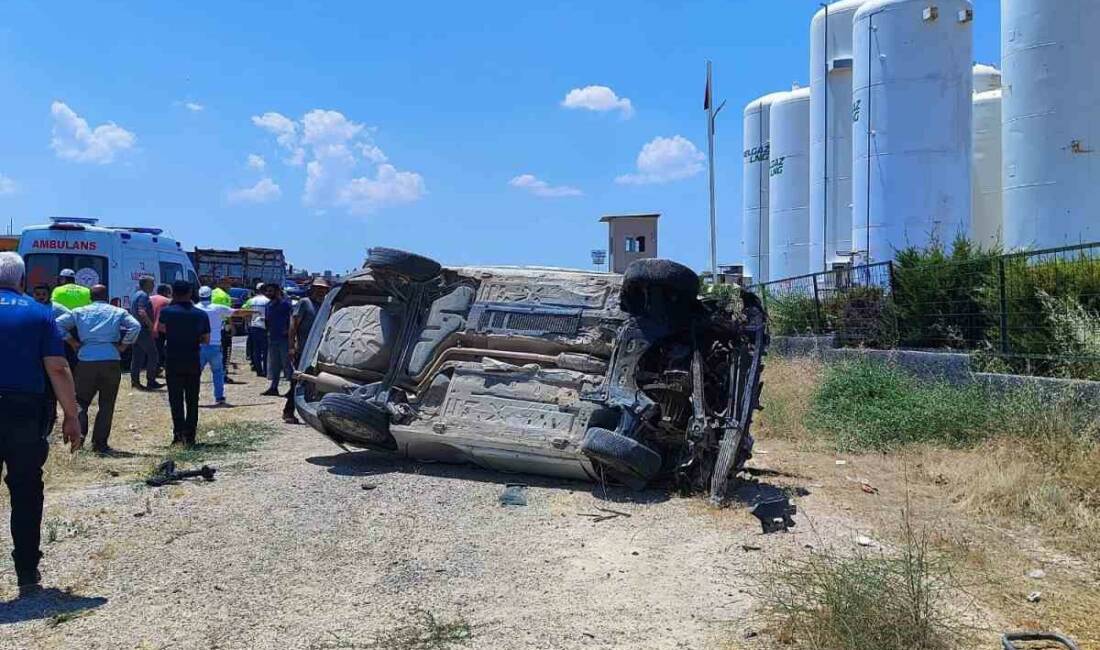 Gaziantep’te sürücüsünün direksiyon hakimiyetini kaybederek takla attığı otomobilde ağır yaralanan