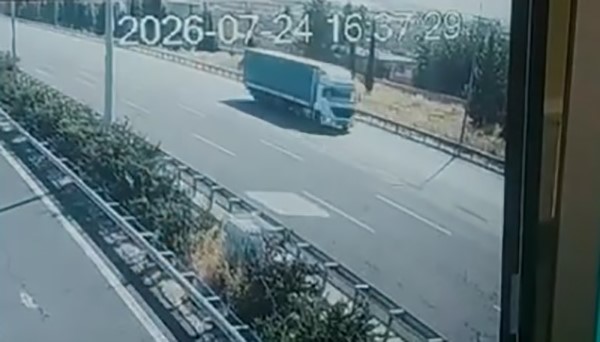 Şanlıurfa’da otobanda ters giderek tehlikeye yol açan tır sürücüsünün ehliyetine