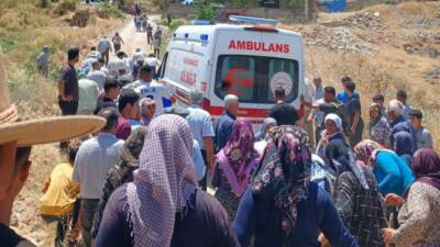 Adıyaman’ın Tut ilçesinde virajı alamayan traktörün takla atması sonucu 1