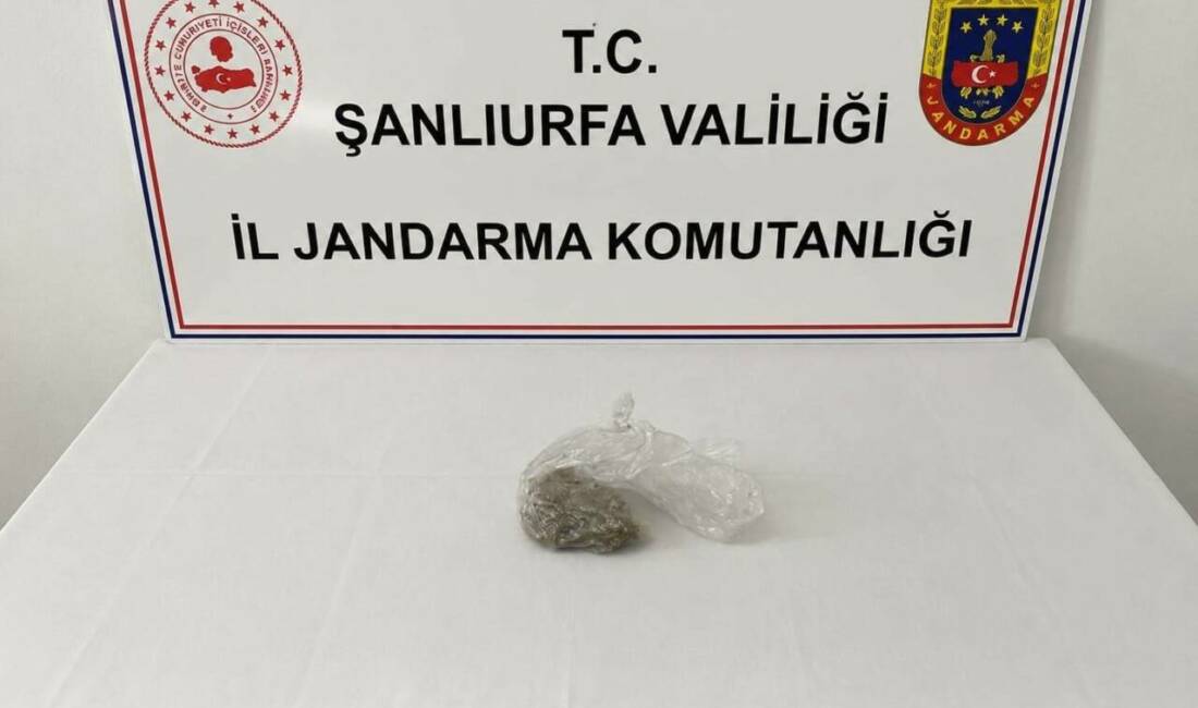 Şanlıurfa’nın Birecik ve Suruç ilçelerinde yapılan uygulamalarda uyuşturucu madde, silah