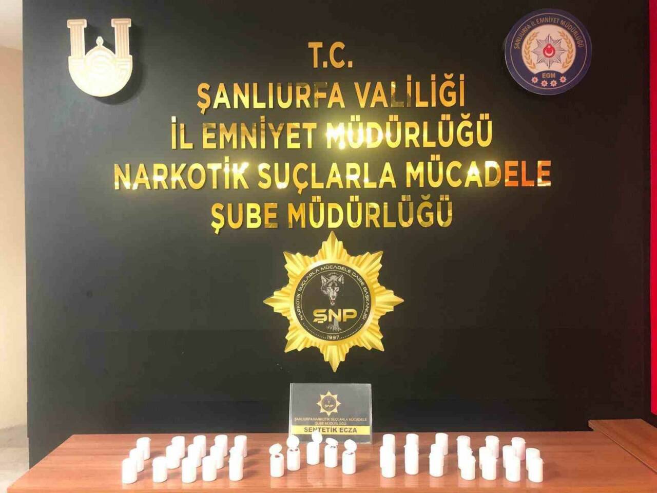 Şanlıurfa’nın Haliliye ve Viranşehir ilçelerinde polis ekipleri tarafından gerçekleştirilen çalışmalarda