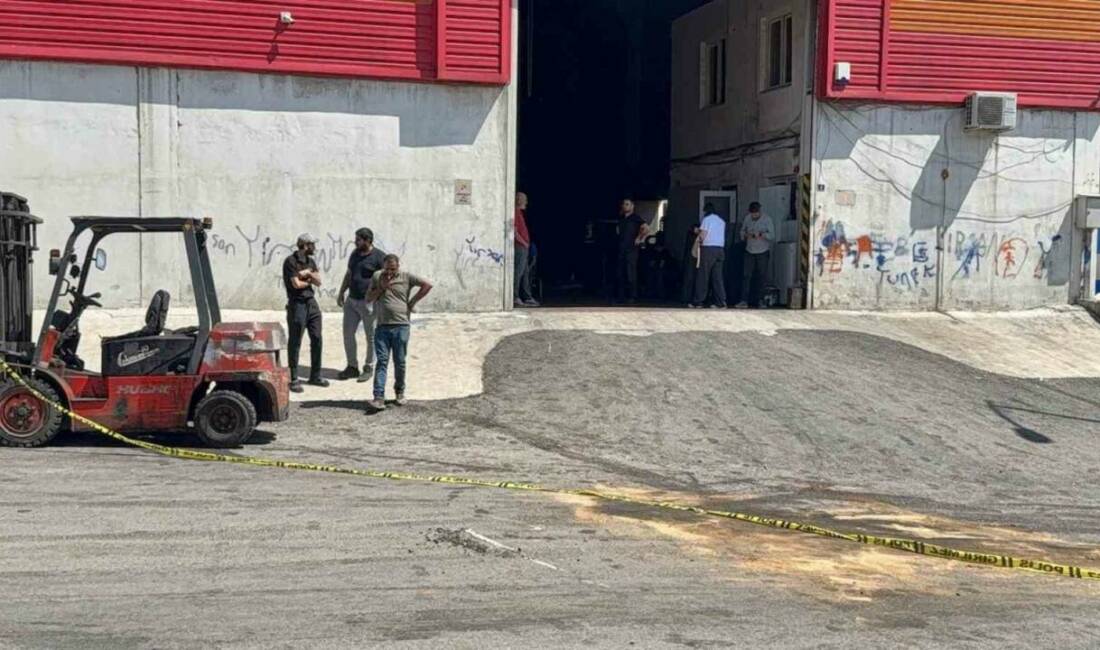 Gaziantep’te çalıştığı fabrikada forkliftle yük taşıdığı sırada aracın devrilmesi sonucu
