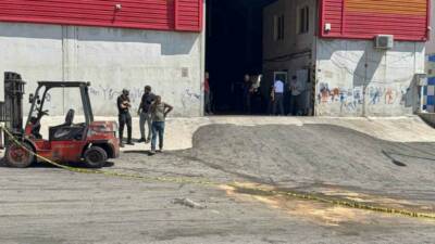 Gaziantep’te çalıştığı fabrikada forkliftle yük taşıdığı sırada aracın devrilmesi sonucu