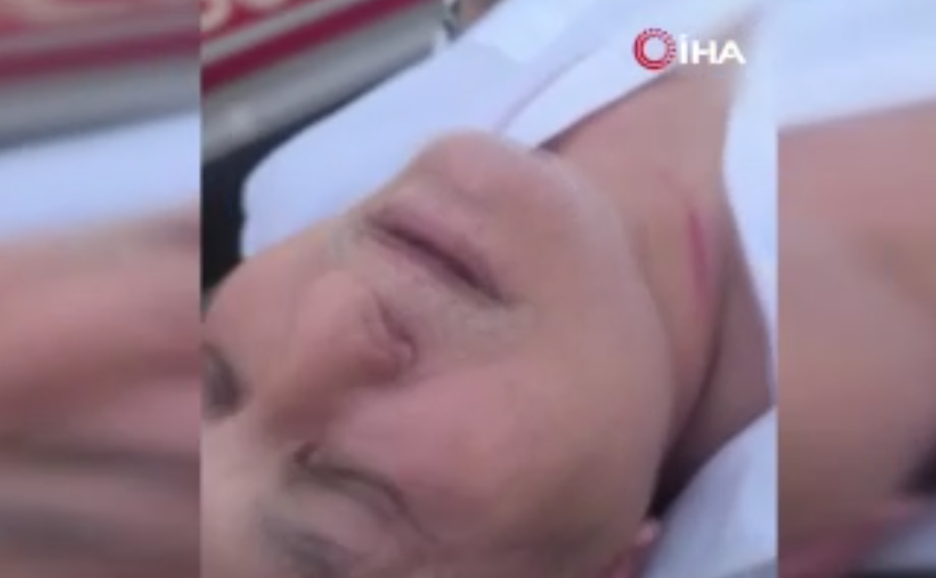 Gaziantep’te bıçaklı saldırıda yaralanan YENİ Parti Milletvekili Melih Meriç, ambulansa