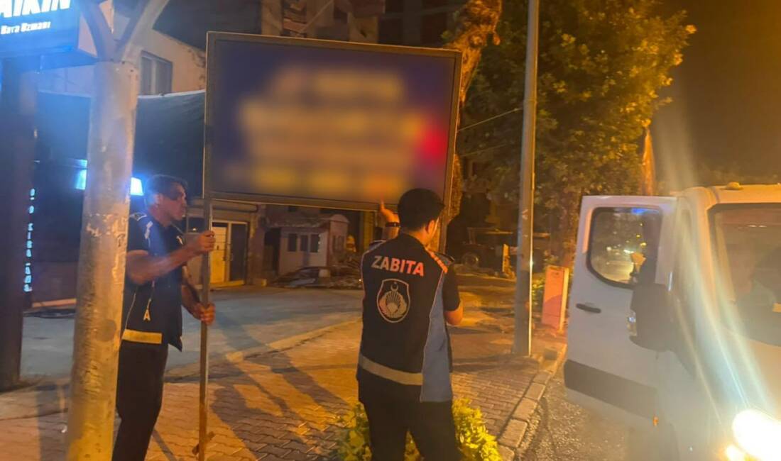Adıyaman Belediyesi Zabıta Müdürlüğü ekipleri, kent estetiğini korumak, yaya ve