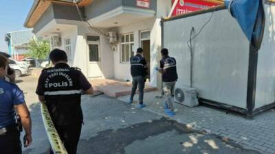 Adıyaman Belediyesi Ek Hizmet Binası bahçesinde 3 kişinin yaralandığı silahlı