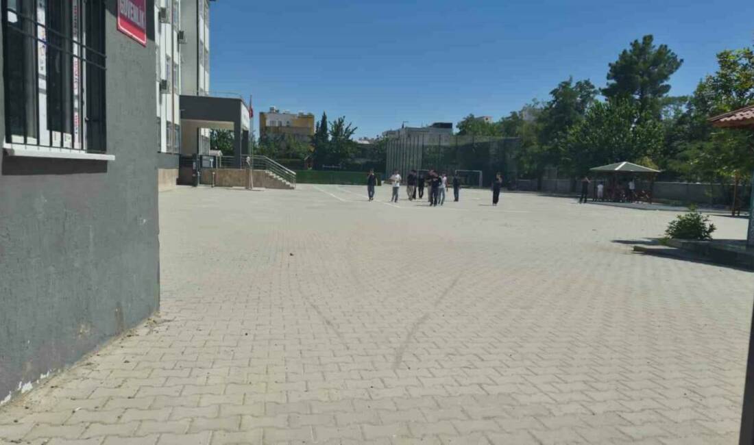 Adıyaman’da kavga ihbarı asılsız çıktı Adıyaman’da okul bahçesindeki kavga ihbarı polisi harekete geçirdi, ihbarın asılsız