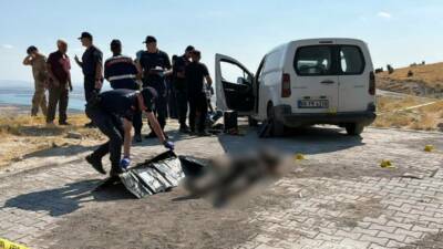 Adıyaman’da, dağ başında bulunan bir mezarlık yanında silahla vurulmuş erkek