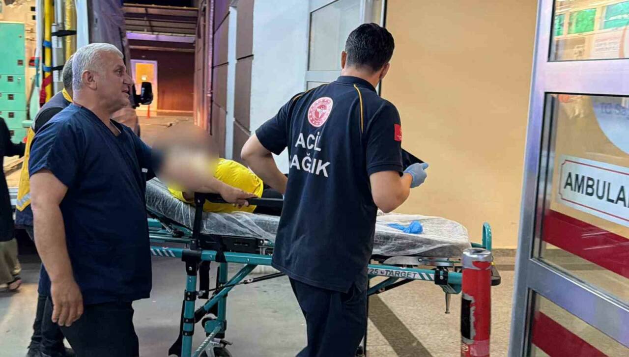 Adıyaman’da sürücüsünün direksiyon hakimiyetini kaybettiği otomobilin takla atması sonucu 2