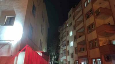 Batman’da bir apartman dairesinin balkonunda bulunan elektrikli bisiklet bataryası, aşırı