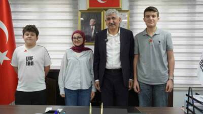 Adıyaman’ın Kahta ilçe Belediye Başkanı Mehmet Can Hallaç, eğitimde elde