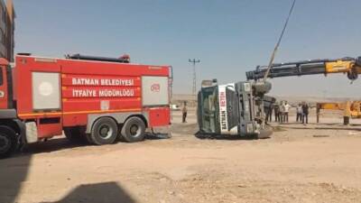 Batman’da kontrolden çıkarak yan yatan beton mikserinin sürücüsü hafif yaralandı.