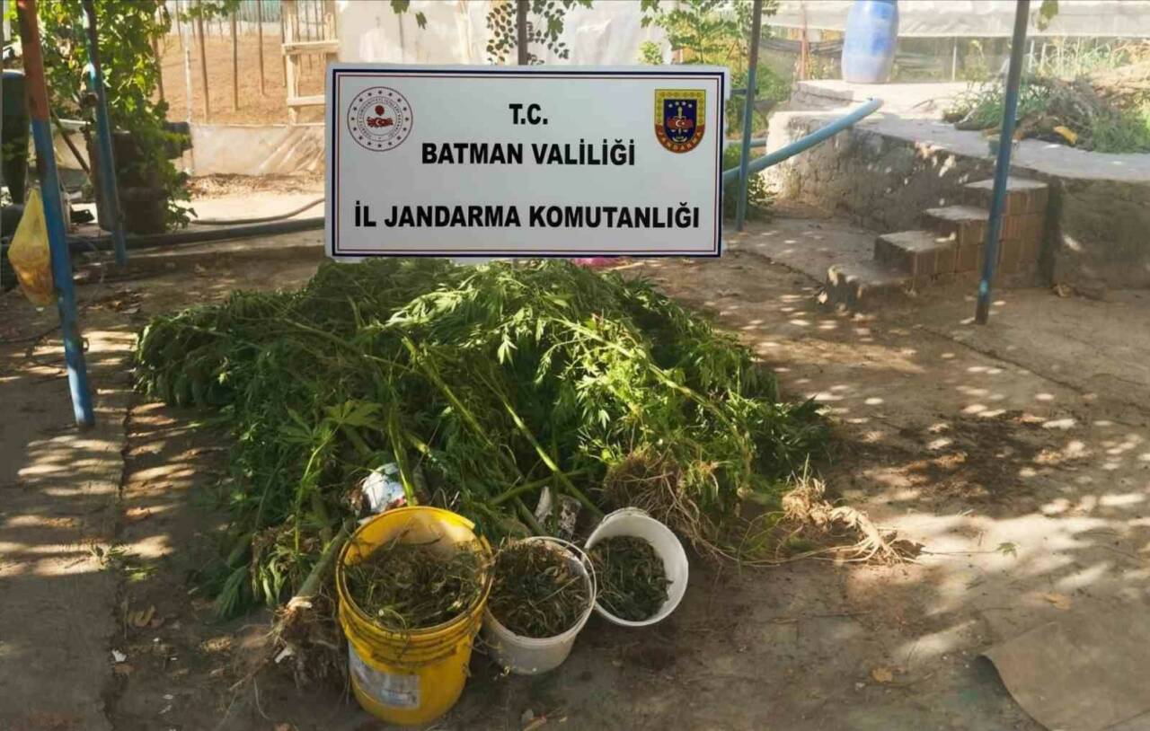 Batman’ın Hasankeyf ve Gercüş ilçelerinde çok sayıda gümrük kaçağı ürün