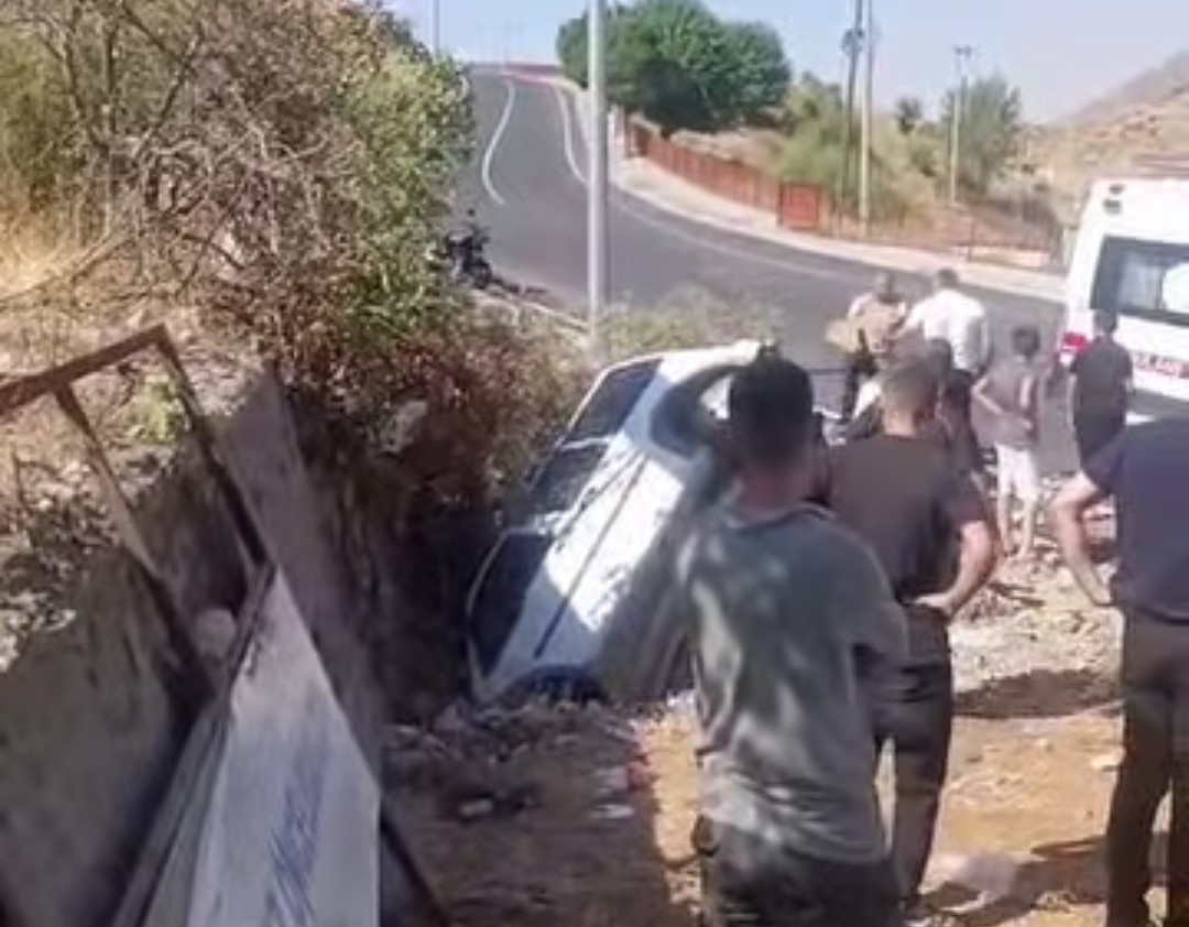 Batman’ın Sason ilçesinde iki aracın kafa kafaya çarpışması sonucu hafif