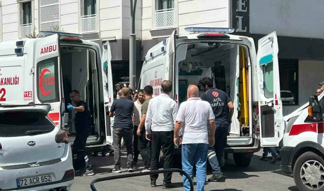 Batman’da motosiklet ile iki otomobilin karıştığı trafik kazasında 2 kişi