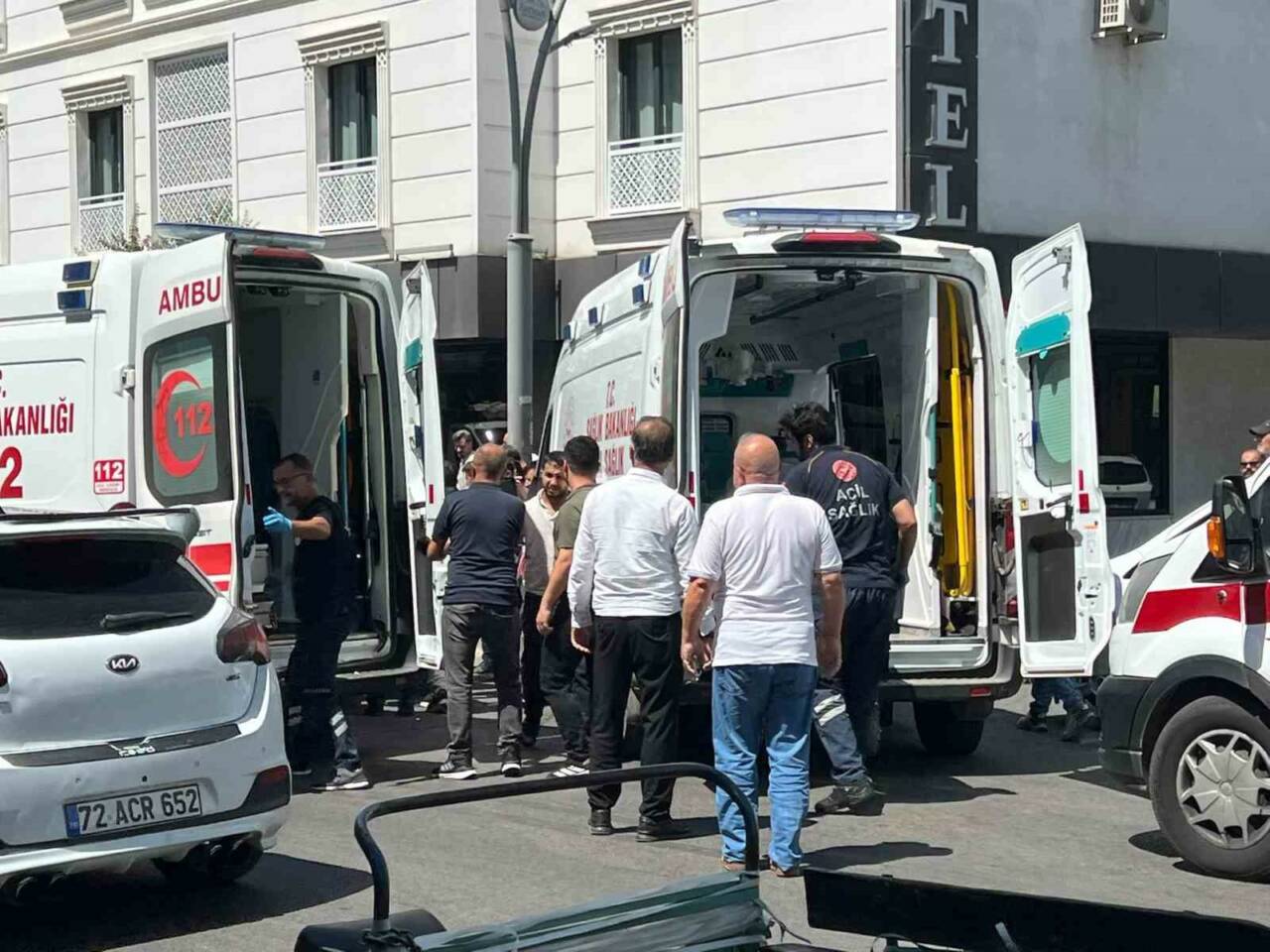 Batman’da motosiklet ile iki otomobil çarpıştı: 2 yaralı