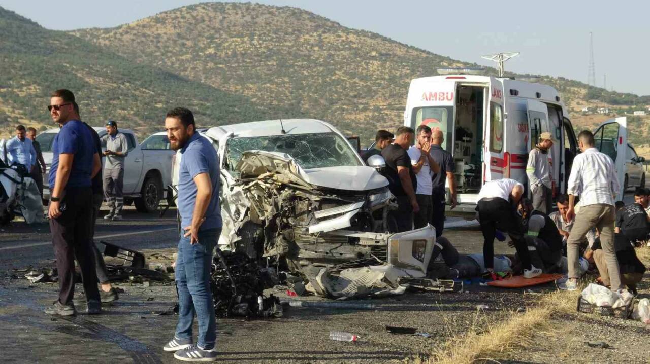 Batman’ın Gercüş ilçesinde pikap ile hafif ticari aracın çarpışması sonucu