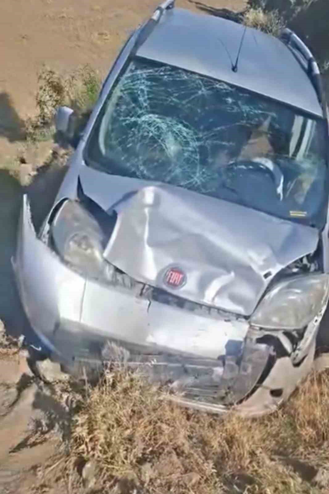 Siirt’in Baykan ilçesinde meydana gelen trafik kazasında takla atan hafif
