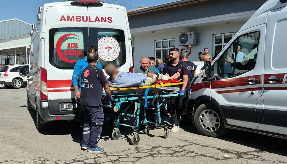 Adıyaman Belediyesi Ek Hizmet Binası bahçesinde yaşanılan silahlı saldırıda 3