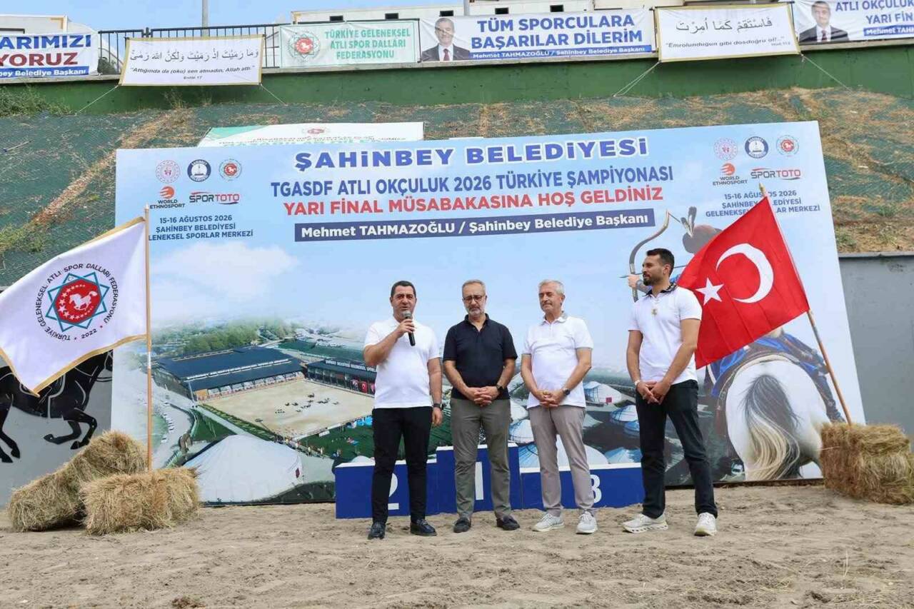 AK Parti Gaziantep Milletvekili Bünyamin Bozgeyik, kentin dört bir yanında