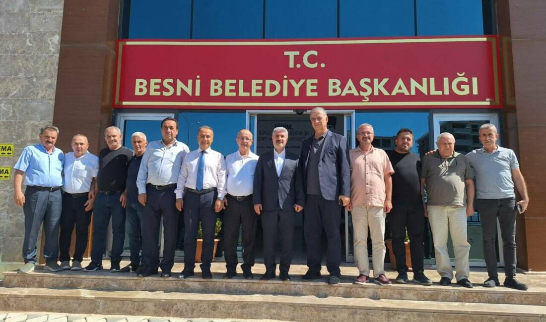 Besni Eğitim Vakfı Başkanı (BEV) Şaban Çağıran ve yönetim kurulu