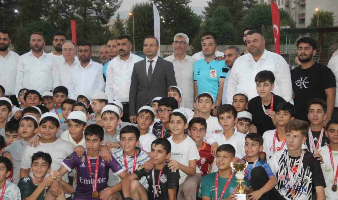 Şırnak’ın Cizre ilçesinde yaz Kur’an kursları kapsamında düzenlenen Camiler Arası