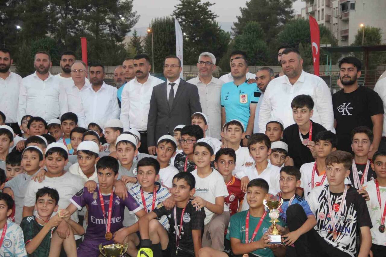 Şırnak’ın Cizre ilçesinde yaz Kur’an kursları kapsamında düzenlenen Camiler Arası