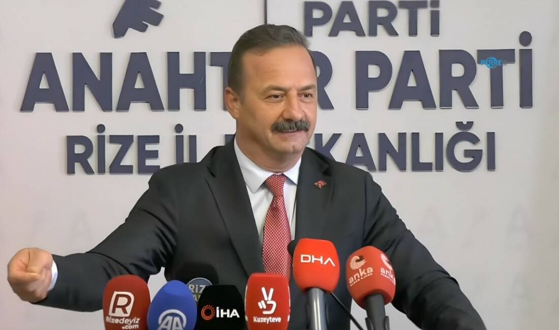Anahtar Parti Genel Başkanı Yavuz Ağıralioğlu, Rize İl Başkanlığı'nda düzenlediği