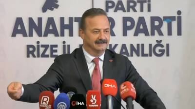 Anahtar Parti Genel Başkanı Yavuz Ağıralioğlu, Rize İl Başkanlığı'nda düzenlediği