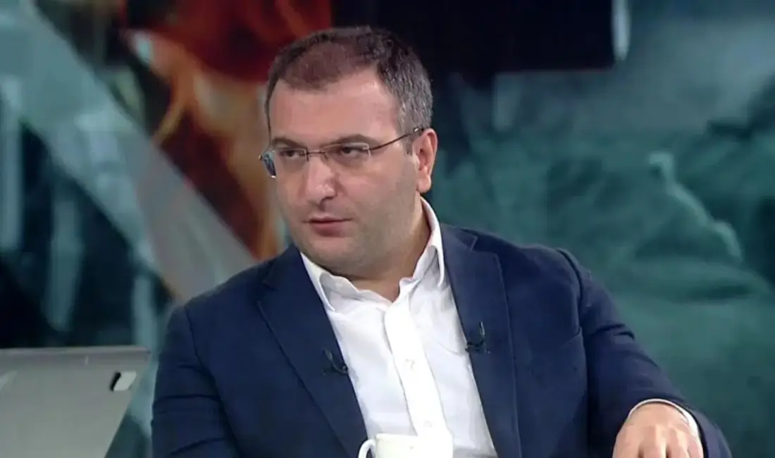 “Halkı yanıltıcı bilgiyi alenen yayma” suçlamasıyla tutuklanan gazeteci Cem Küçük’ün