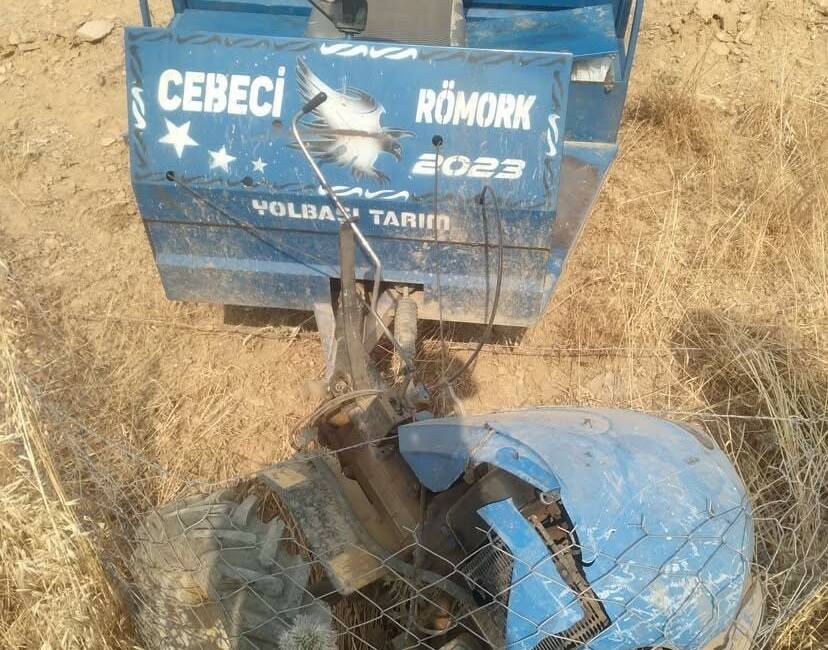 Devrilen patpatın sürücüsü yaralandı Siirt’in Baykan ilçesinde halk arasında "patpat" olarak bilinen tarım aracının
