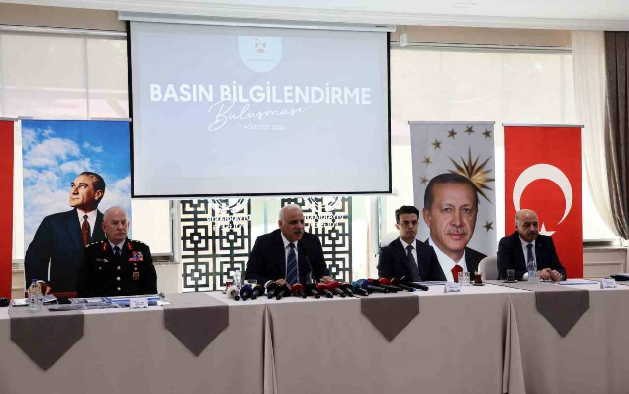Diyarbakır Valisi Murat Zorluoğlu, zehir tacirlerine karşı kararlılıkla mücadele edeceklerini