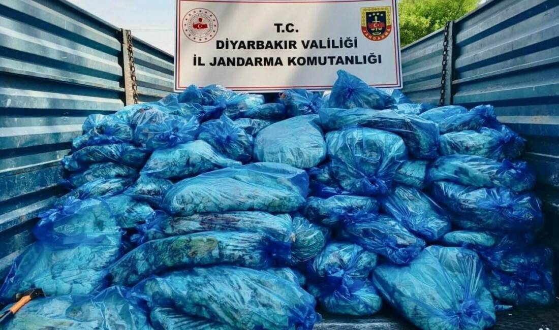 Diyarbakır’da 3 yon hayvansal iç yağ ele geçirildi Diyarbakır’da jandarma ekiplerince yaklaşık 3 ton hayvansal iç yağ ele