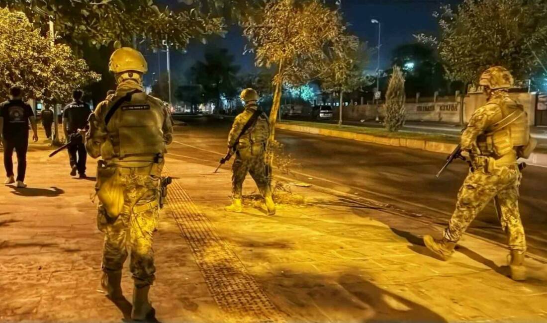 Diyarbakır’ın Bağlar ilçesindeki dört mahallede gerçekleştirilen özel harekat polislerinin de